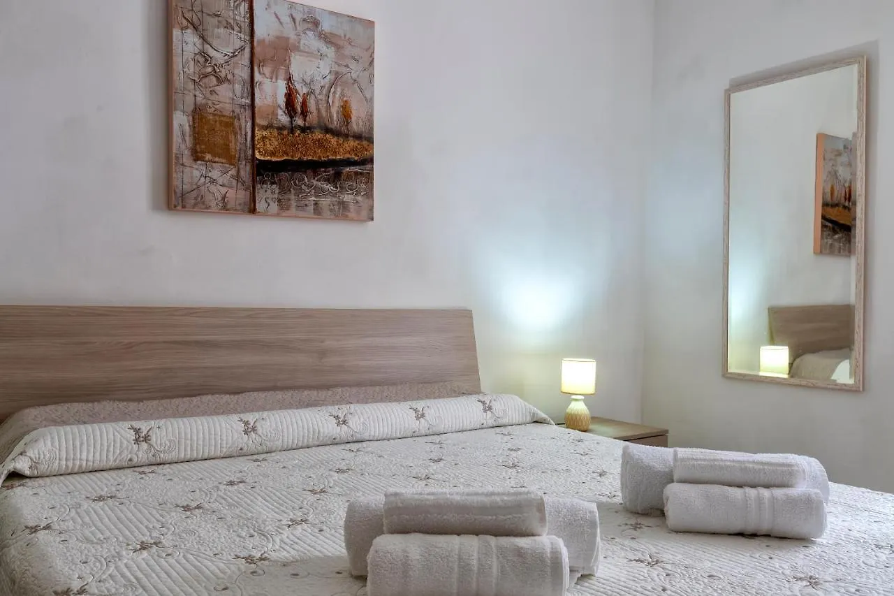 Apartment Il Nespolo , Vicino Alle Spiagge, Per Coppie E Famiglie Alghero
